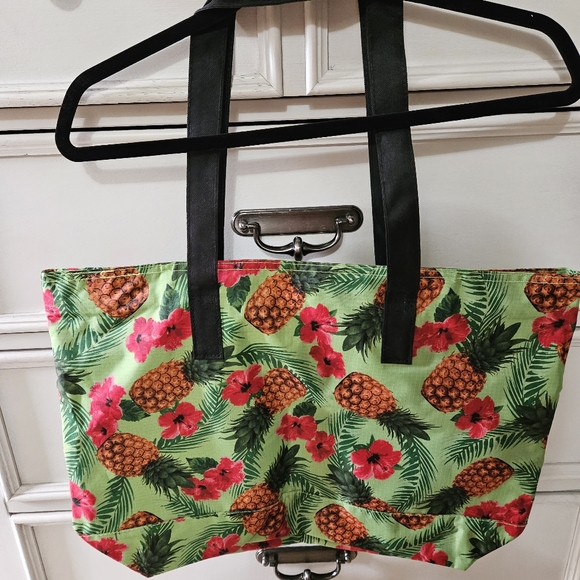 Pineapple Hawaiian Hawaii Print Tote Bag with Zipper - Picture 4 of 9